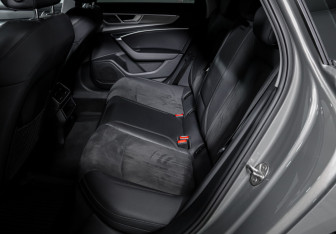 Подержанный автомобиль Audi A6 Sedan 2021 года (10 фото)