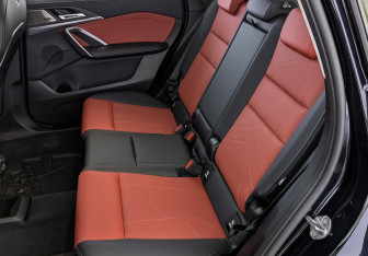 Подержанный автомобиль BMW X1 2024 года (18 фото)