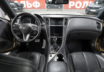 Подержанный автомобиль Infiniti Q60 Coupe 2017 года (14 фото)