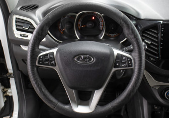 Подержанный автомобиль LADA (ВАЗ) Vesta Wagon 2019 года (17 фото)