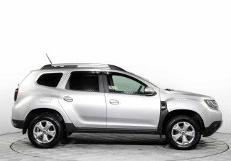 Подержанный автомобиль Renault Duster 2022 года (4 фото)