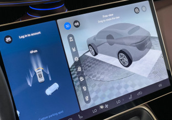 Подержанный автомобиль Avatr 11 2023 года (17 фото)