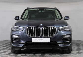 Подержанный автомобиль BMW X5 2019 года (3 фото)
