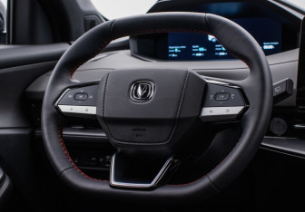 Подержанный автомобиль Changan UNI-S 2025 года (15 фото)