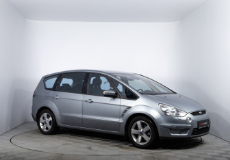 Подержанный автомобиль Ford S-MAX 2008 года (3 фото)