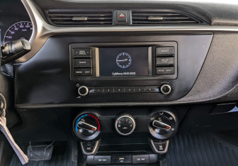 Подержанный автомобиль Kia Rio Hatchback 2021 года (15 фото)