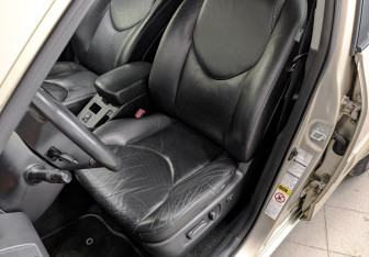 Подержанный автомобиль Toyota RAV4 2007 года (20 фото)