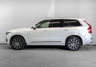 Подержанный автомобиль Volvo XC90 2021 года (8 фото)