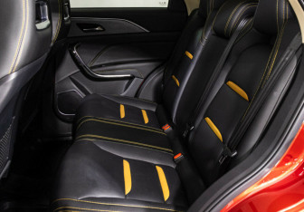 Подержанный автомобиль FAW Bestune T77 2023 года (15 фото)