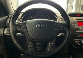 Подержанный автомобиль Kia Sorento 2015 года (14 фото)