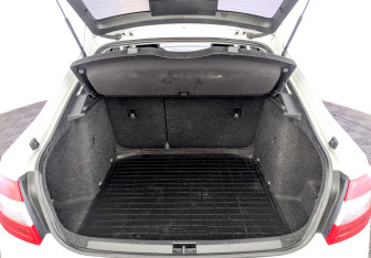 Подержанный автомобиль Skoda Octavia Liftback 2018 года (10 фото)