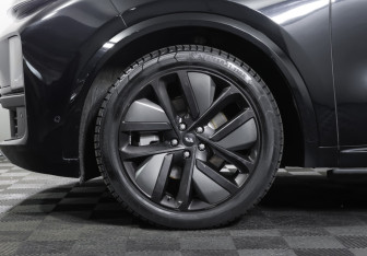 Подержанный автомобиль LiXiang L9 2023 года (34 фото)