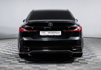 Подержанный автомобиль Toyota Camry Sedan 2025 года (6 фото)