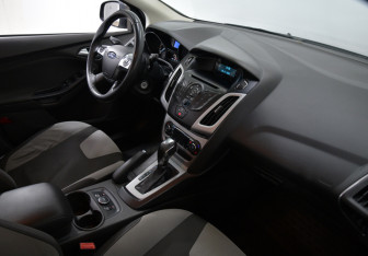 Подержанный автомобиль Ford Focus Hatchback 2013 года (9 фото)