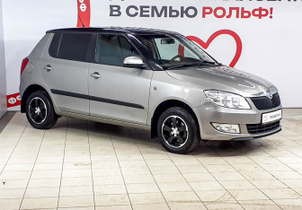 Подержанный автомобиль Skoda Fabia Hatchback 2014 года (3 фото)