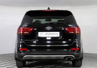 Подержанный автомобиль Kia Sorento 2018 года (6 фото)