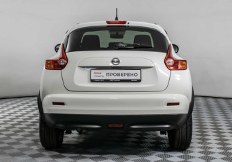 Подержанный автомобиль Nissan Juke 2013 года (6 фото)