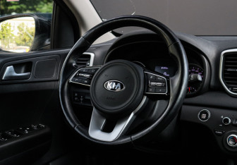 Подержанный автомобиль Kia Sportage 2020 года (11 фото)