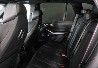 Подержанный автомобиль BMW X5 2024 года (13 фото)