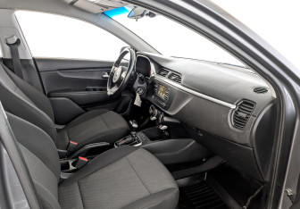 Подержанный автомобиль Kia Rio Hatchback 2021 года (11 фото)
