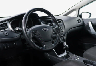 Подержанный автомобиль Kia Ceed Wagon 2015 года (9 фото)