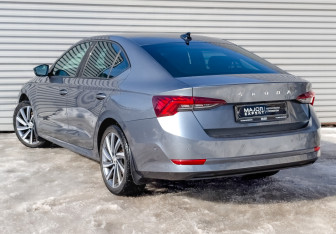 Подержанный автомобиль Skoda Octavia Liftback 2021 года (7 фото)