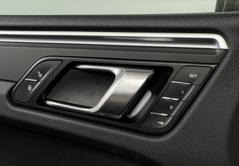 Подержанный автомобиль Porsche Macan 2018 года (16 фото)