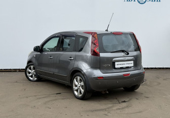 Подержанный автомобиль Nissan Note 2011 года (7 фото)