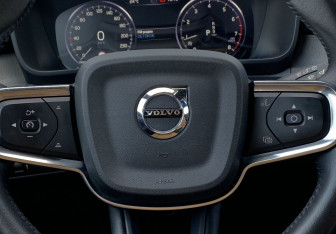 Подержанный автомобиль Volvo XC40 2021 года (14 фото)