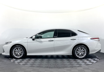 Подержанный автомобиль Toyota Camry Sedan 2018 года (8 фото)
