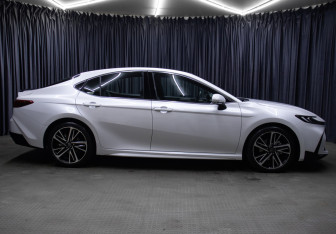 Новый Toyota Camry Sedan 2024 (4 фото)