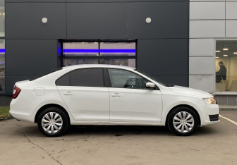 Подержанный автомобиль Skoda Rapid Liftback 2017 года (4 фото)