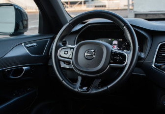 Подержанный автомобиль Volvo XC90 2019 года (16 фото)