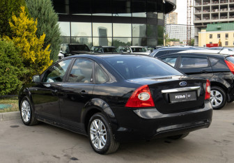 Подержанный автомобиль Ford Focus Sedan 2008 года (5 фото)