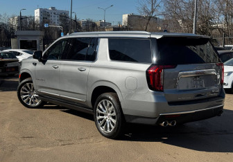Подержанный автомобиль GMC Yukon 2023 года (8 фото)