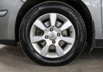 Подержанный автомобиль Nissan Tiida Hatchback 2008 года (19 фото)