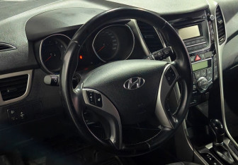 Подержанный автомобиль Hyundai i30 Hatchback 2014 года (11 фото)