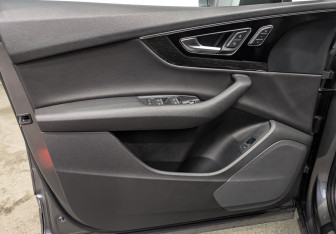 Подержанный автомобиль Audi Q7 2016 года (18 фото)