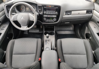 Подержанный автомобиль Mitsubishi Outlander 2016 года (10 фото)