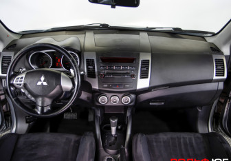 Подержанный автомобиль Mitsubishi Outlander 2008 года (12 фото)