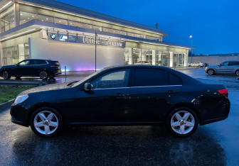 Подержанный автомобиль Chevrolet Epica 2010 года (8 фото)