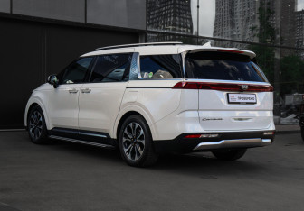 Подержанный автомобиль Kia Carnival 2021 года (6 фото)