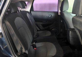 Подержанный автомобиль Nissan Qashqai 2008 года (11 фото)