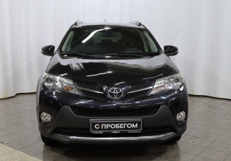 Подержанный автомобиль Toyota RAV4 2015 года (2 фото)
