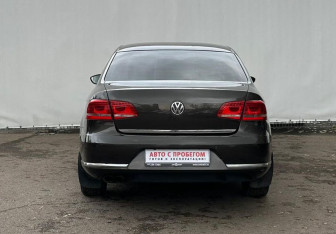 Подержанный автомобиль Volkswagen Passat Sedan 2012 года (6 фото)