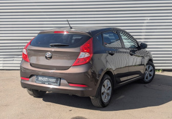 Подержанный автомобиль Hyundai Solaris Hatchback 2014 года (5 фото)