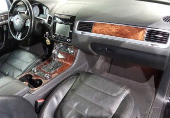 Подержанный автомобиль Volkswagen Touareg 2011 года (9 фото)