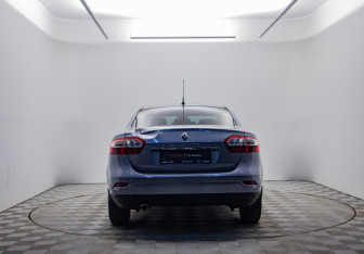 Подержанный автомобиль Renault Fluence 2010 года (6 фото)
