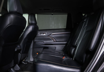 Подержанный автомобиль Toyota Highlander 2014 года (12 фото)