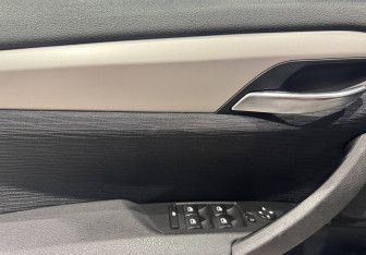 Подержанный автомобиль BMW X1 2013 года (10 фото)